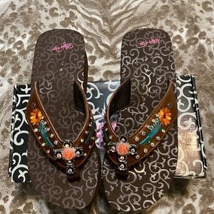 Blazin Roxx Brown Cross Sandals, Size 10, Worn Once, Box, No Trade